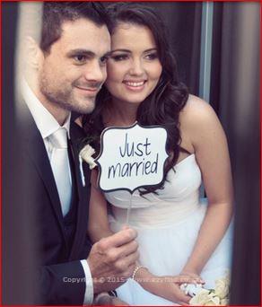 Ice breaking mischievous memento's/photography