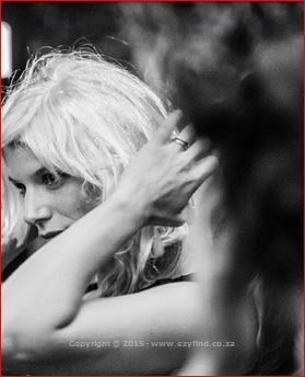 Ice breaking mischievous memento's/photography